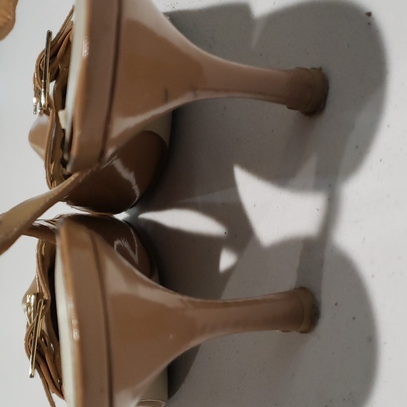 Nine West Cream Pointy Heels - Picture 8 of 11